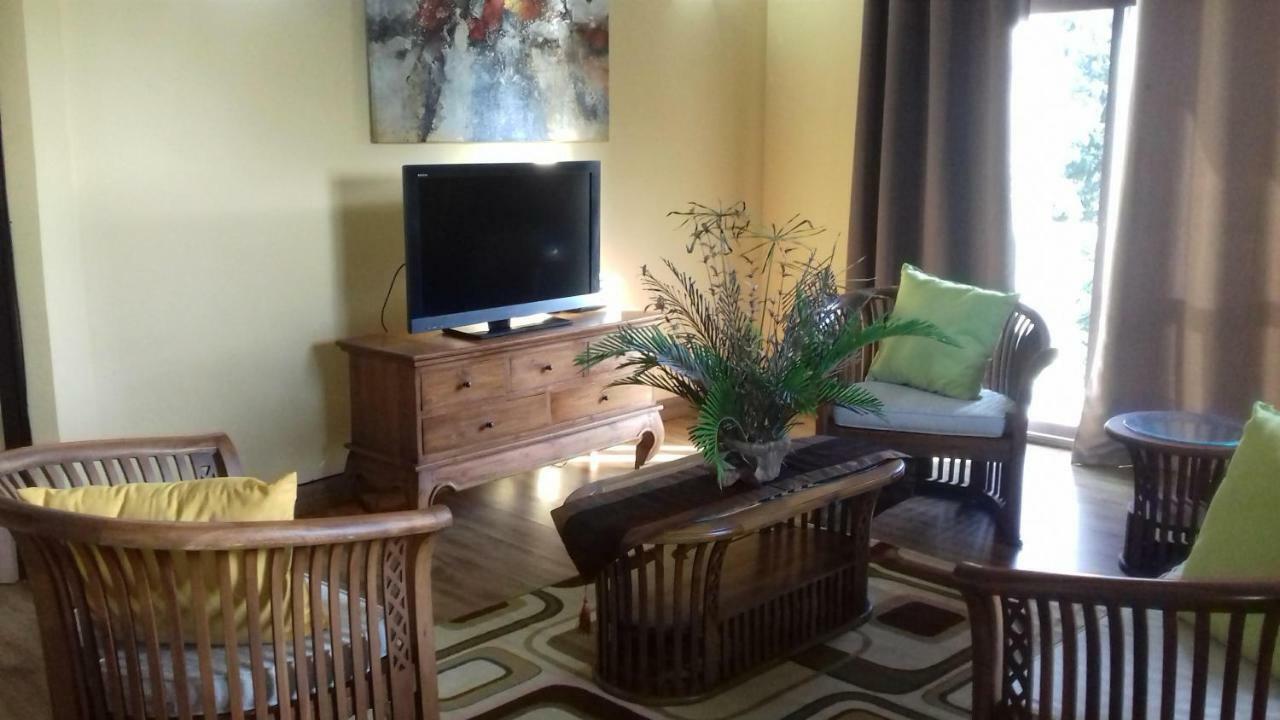 Shay Lyah Self Catering Apartment Victoria Bagian luar foto