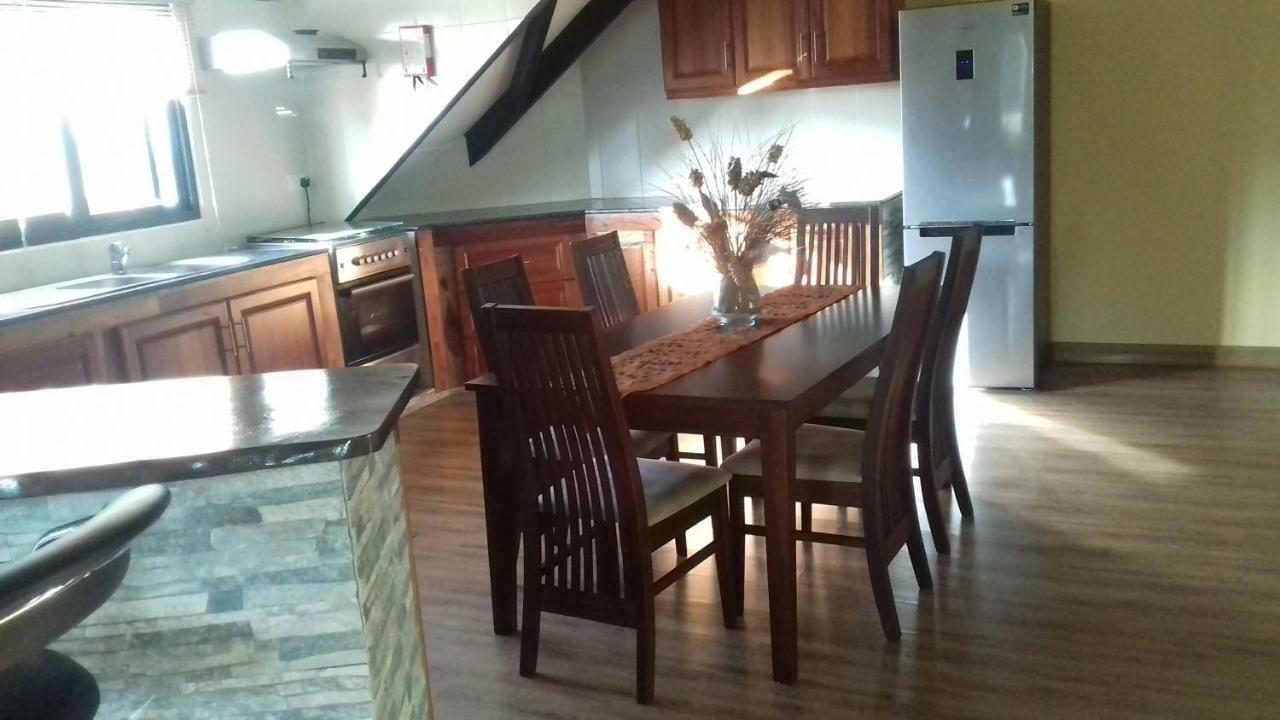 Shay Lyah Self Catering Apartment Victoria Bagian luar foto