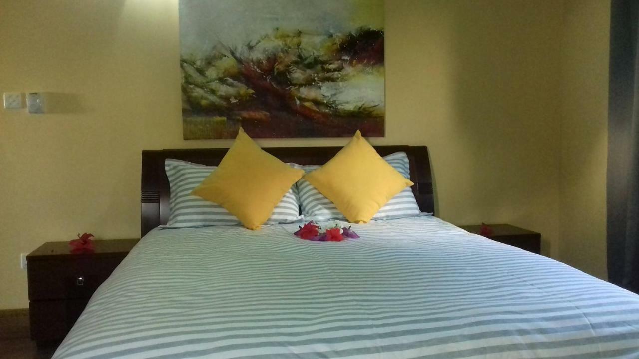 Shay Lyah Self Catering Apartment Victoria Bagian luar foto