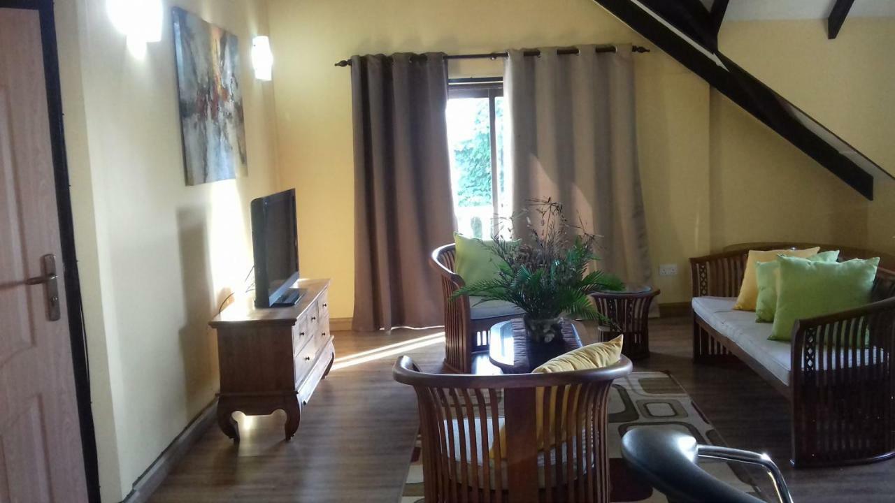 Shay Lyah Self Catering Apartment Victoria Bagian luar foto