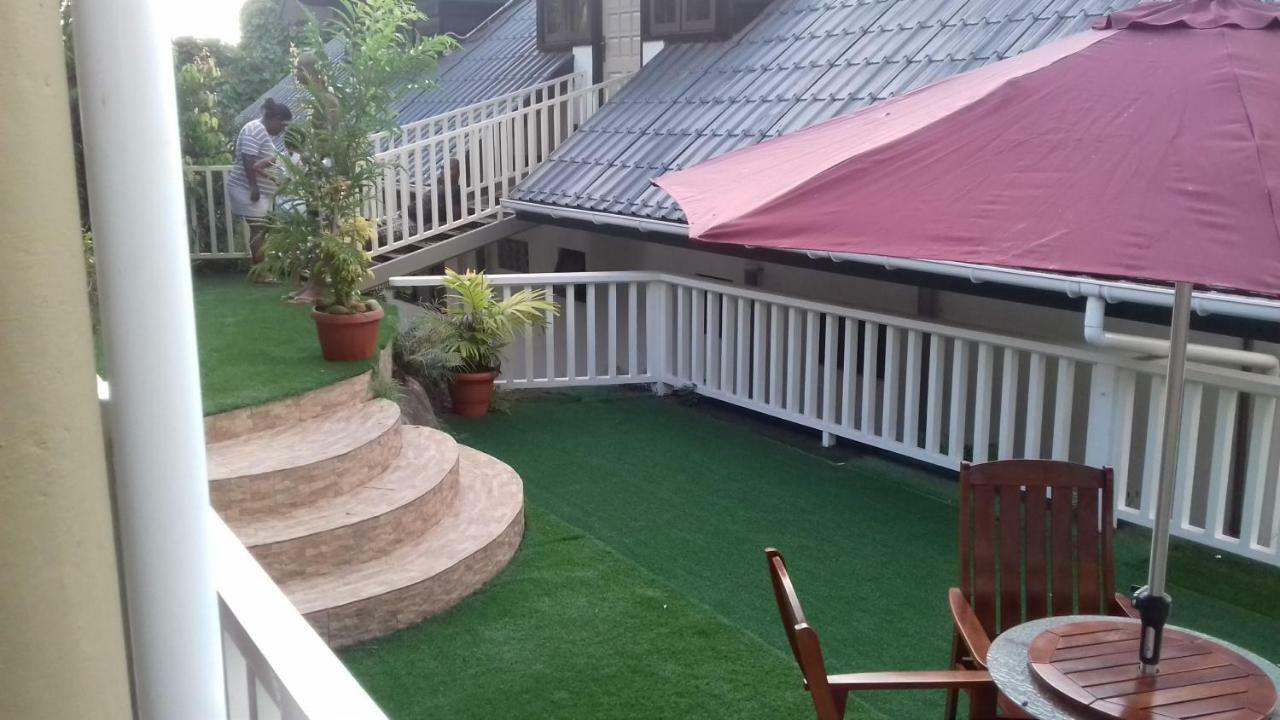 Shay Lyah Self Catering Apartment Victoria Bagian luar foto